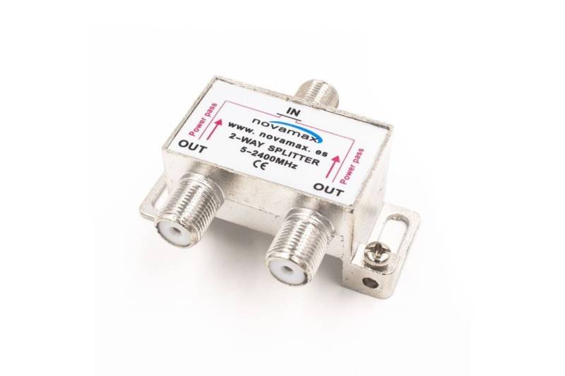 Distribuidor de 2 salidas 5-2400Mhz con Paso de Corriente